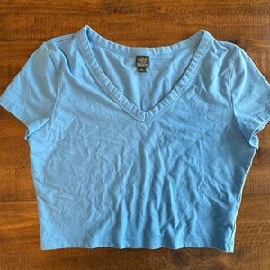 Wild Fable Blue Cropped V Neck Tee⭐️